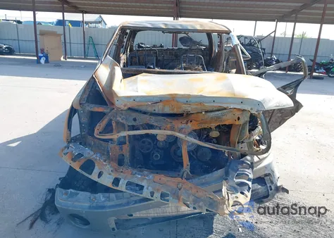 2012 Toyota Tundra Grade 5.7L V8 z USA, uszkodzony, nr VIN 5TFDW5F16CX211292